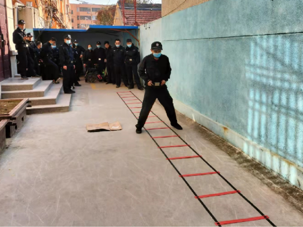 山东济南商河法院法警大队开展警情演练和体能训练(组图)
