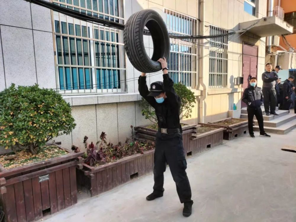 山东济南商河法院法警大队开展警情演练和体能训练(组图)