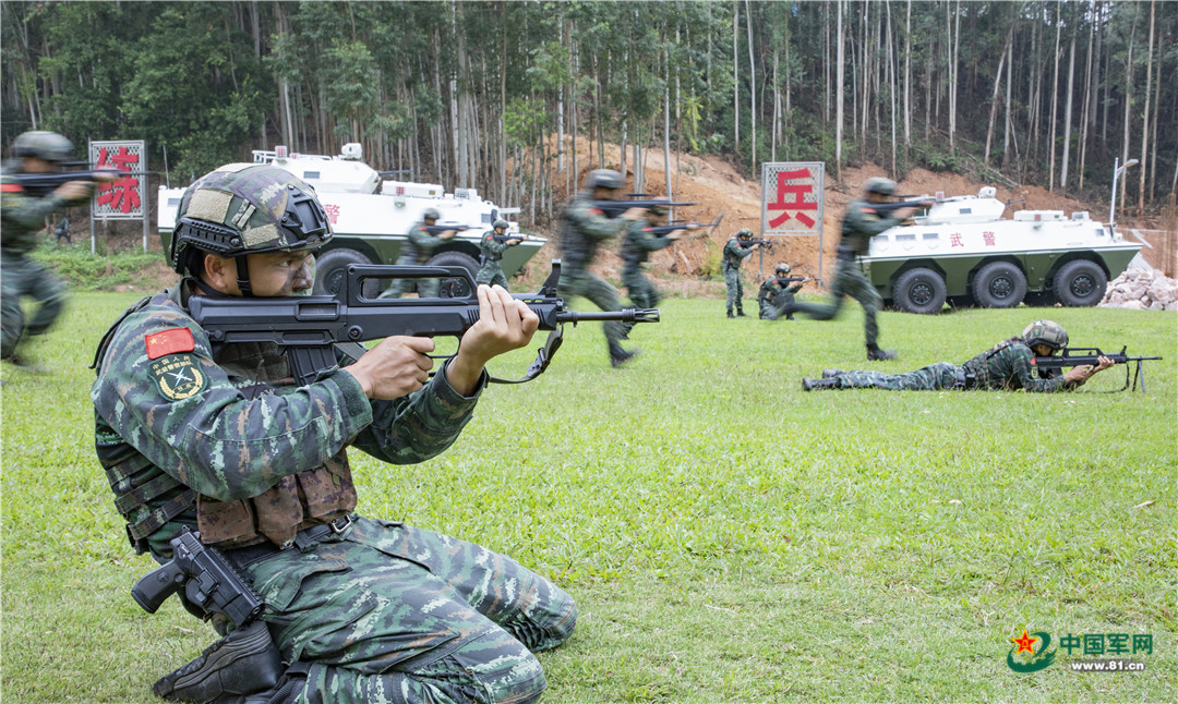 实战实训砺尖兵！武警广西总机动支队反恐演练影像(组图)