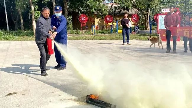 广西贵港：打通消防安全“最后一公里”(组图)