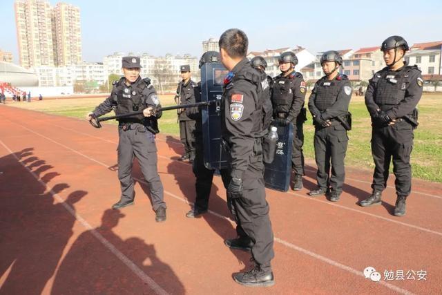 陕西省汉中市勉县公安局巡特警大队开展警务实战教官送教演练活动(组图)