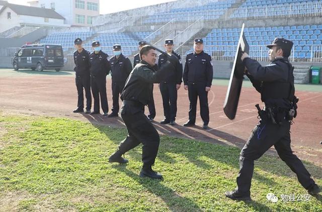 陕西省汉中市勉县公安局巡特警大队开展警务实战教官送教演练活动(组图)