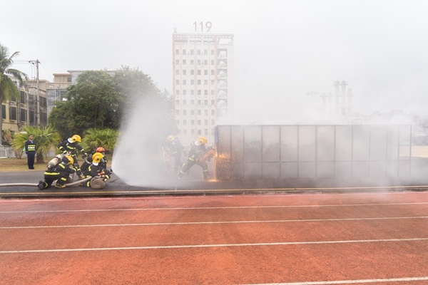 海南首届消防行业职业技能竞赛81人获表彰(组图)