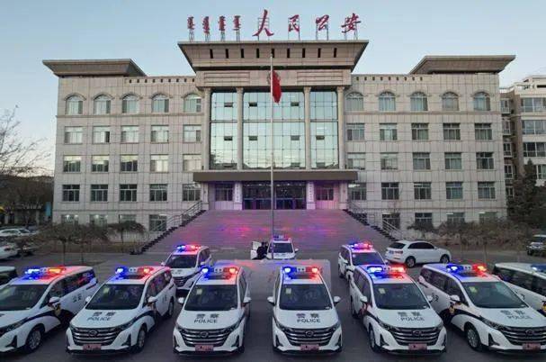 内蒙古杭锦后旗公安局为基层一线配发20辆新警车(组图)