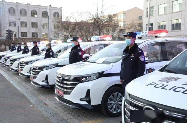 内蒙古杭锦后旗公安局为基层一线配发20辆新警车(组图)