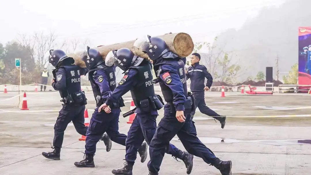 30万人次在线围观，乐山公安巡特警超燃比武“火出圈”了！(组图)