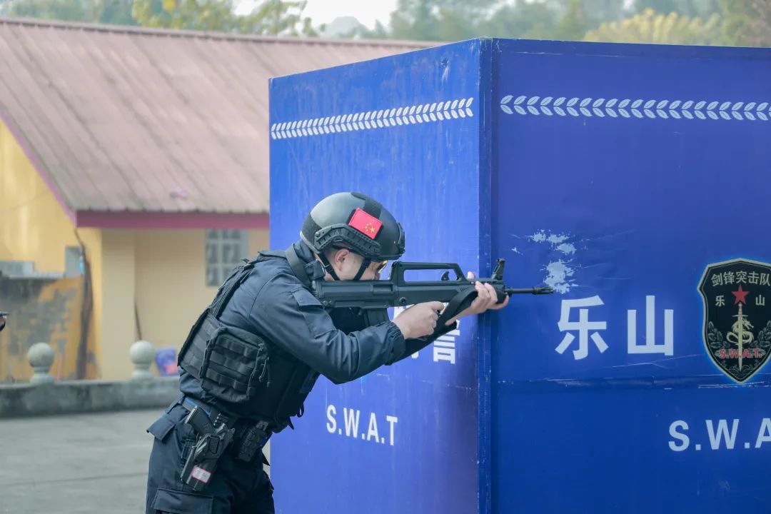 30万人次在线围观，乐山公安巡特警超燃比武“火出圈”了！(组图)