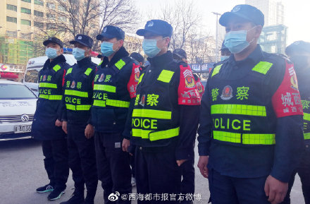 青海西宁首支义警队伍上街巡逻(图)