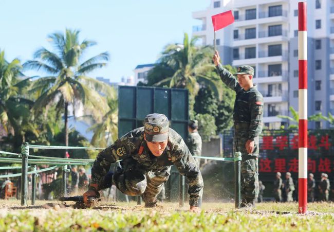 直击海南武警儋州支队比武现场：真枪实弹练就过硬本领(组图)