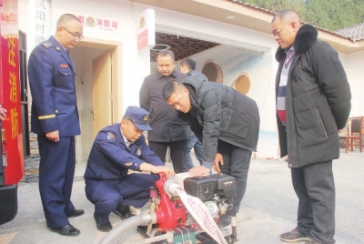 四川省遂宁市首个村级微型消防站成立(图)