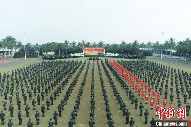 武警海南总队举行新年度开训动员(组图)