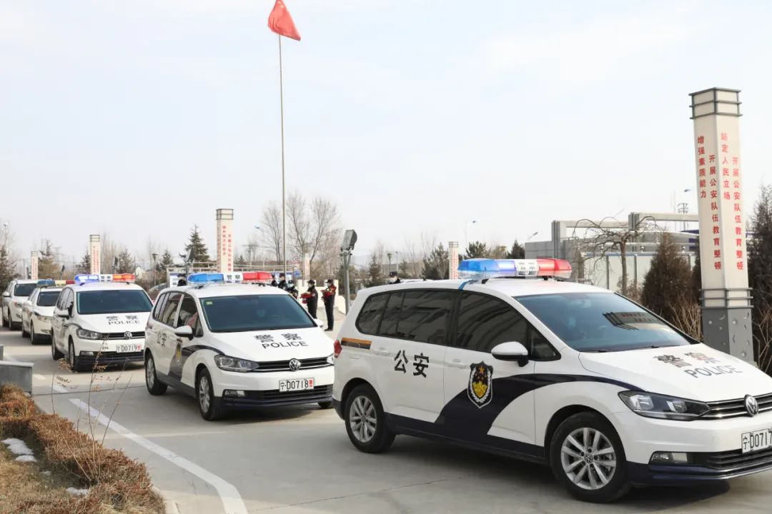 宁夏固原城南开发区公安分局举行警车发放仪式(组图)