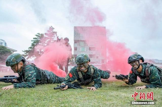 广西北海：直击武警特战队员新年实战练兵(组图)