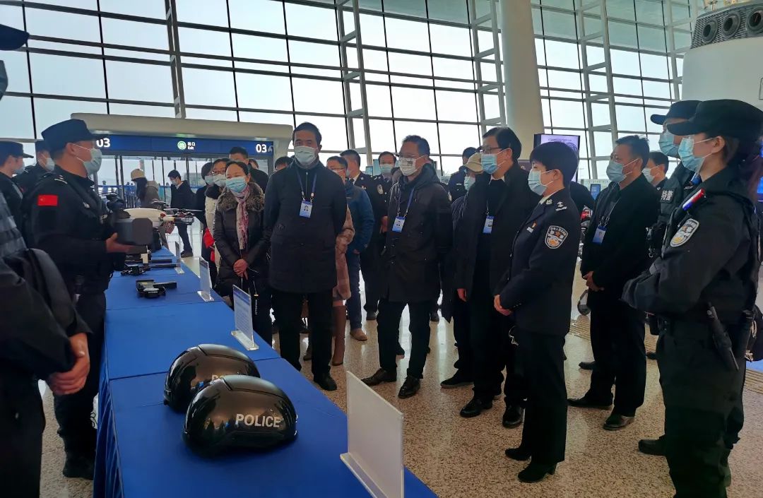 湖北武汉110警营开放日 | 现场直击！带你看不一样的机场“警”色！(组图)