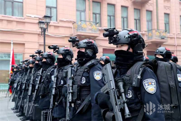 中国人民警察节丨特种警用装备亮相黑龙江哈尔滨老街(组图)
