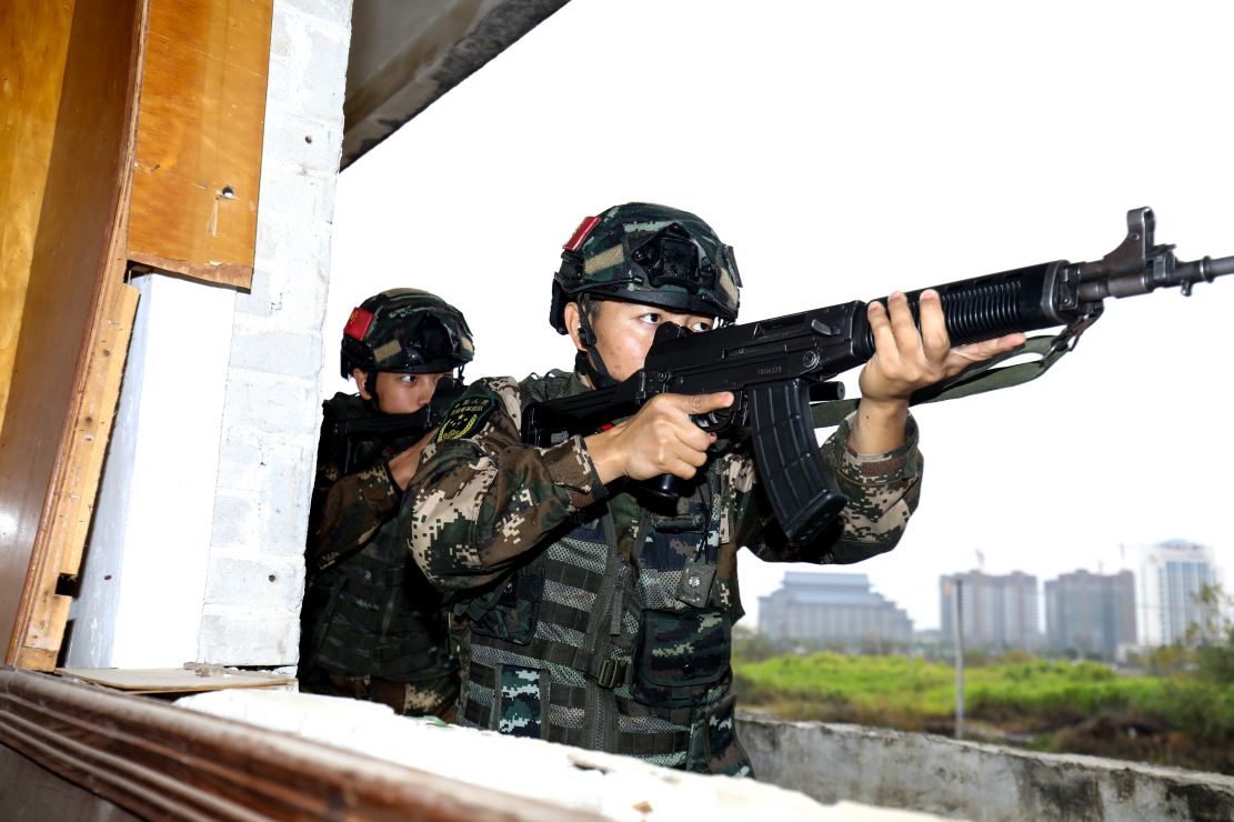 广西贵港：武警实战化训练 锻造反恐打赢能力(组图)