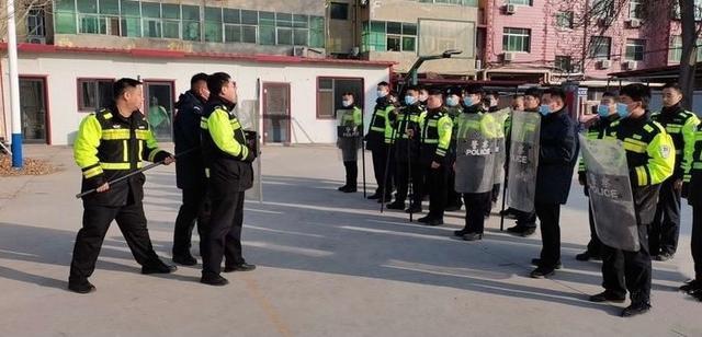 河北省晋州市公安局组织开展冬季大练兵(组图)