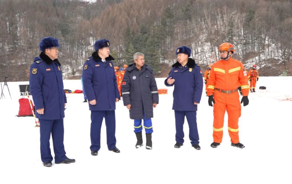 砺剑铸锋 赋能实战｜吉林省白山市冰面救援联合演练进行时(组图)