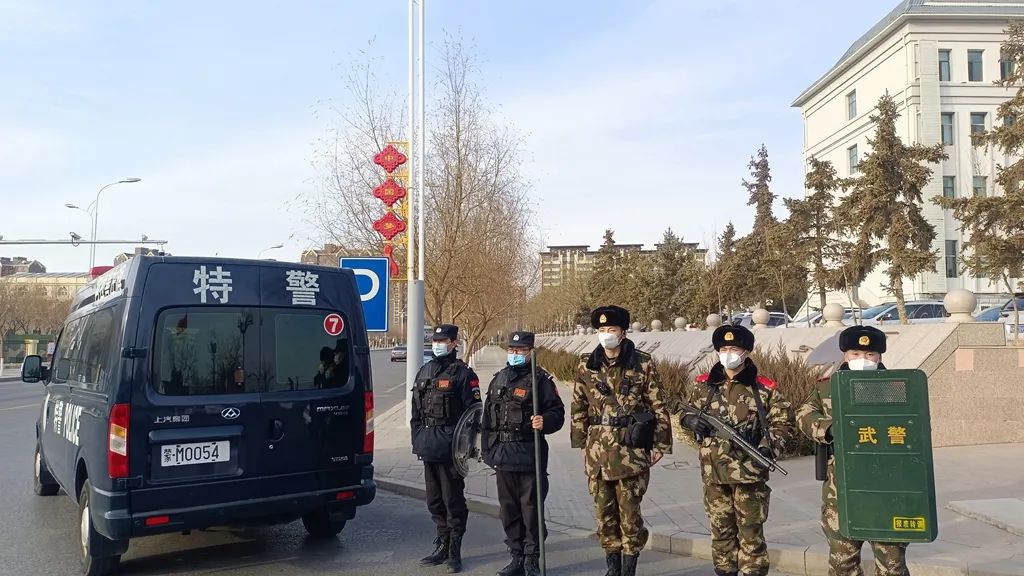 内蒙古阿左旗别样的“警色” 共迎新春(组图)
