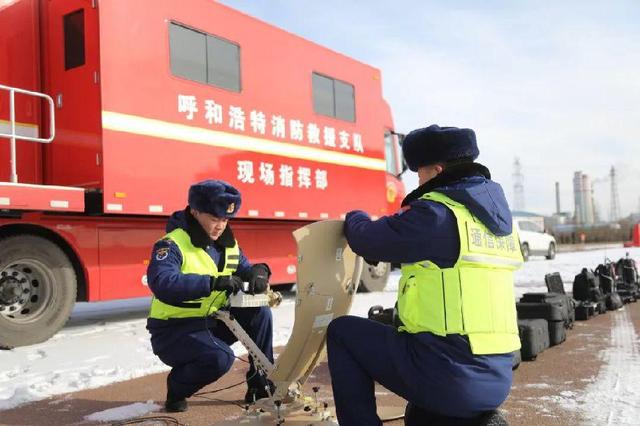 内蒙古呼和浩特市消防救援队伍参加“北疆蓝光”实战演练（组图）