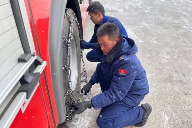 甘肃省嘉峪关市消防救援支队积极做好雨雪冰冻灾害应急救援准备(组图)