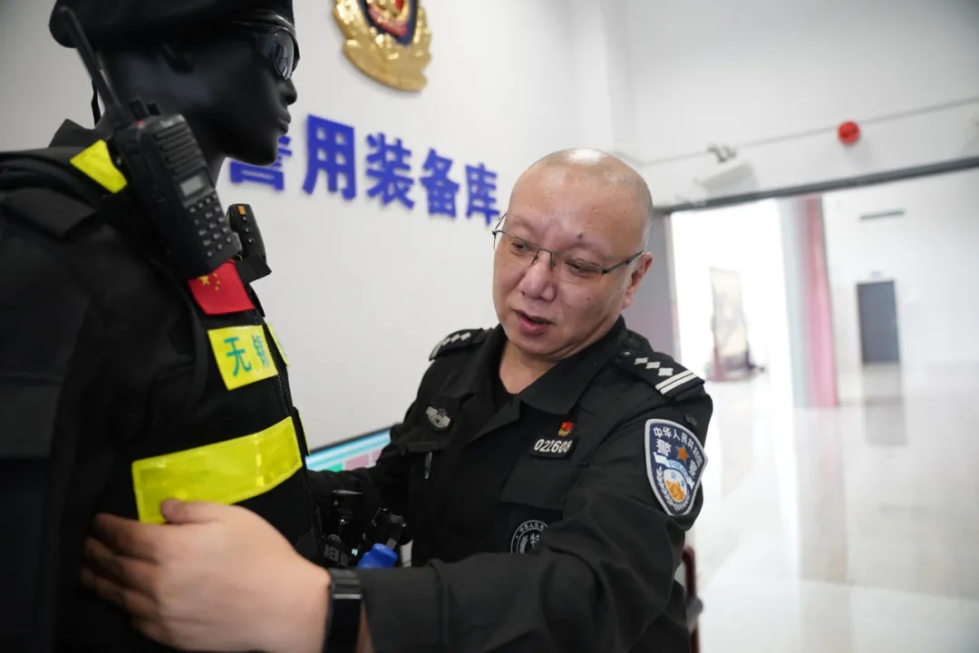 特警装备领域的“技术大咖”！一起认识他(组图)