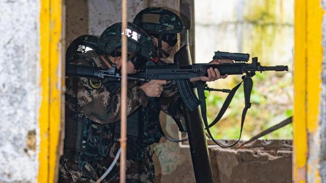 广西防城港：开练！武警官兵节后掀起练兵热潮(组图)