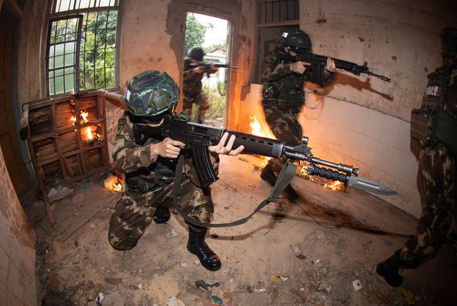 广西防城港：开练！武警官兵节后掀起练兵热潮(组图)