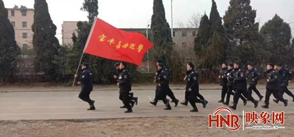 河南平顶山宝丰县公安局特巡警大队开展春季大练兵活动(组图)