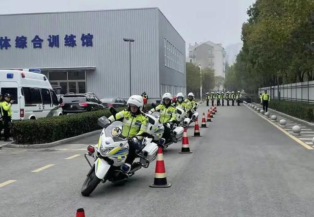 春日砺铁警 练兵正当时—湖北孝感交警积极开展春训实战大练兵活动(组图)