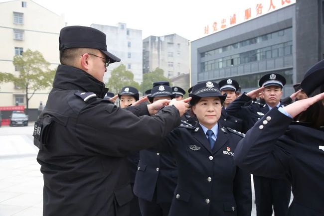 湖北荆州公安全警队列训练拉开序幕！(组图)