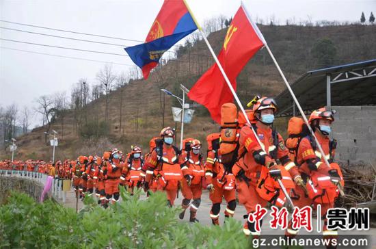贵州黔西南州消防救援支队开展地震救援实战拉动演练(组图)