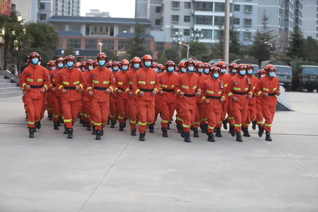 甘肃森林消防从“雪域高原”奔赴“山城重庆”靠前驻防(组图)