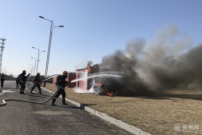 山东省燃气输配管网火灾爆燃事故应急救援演练在滨州举行(组图)