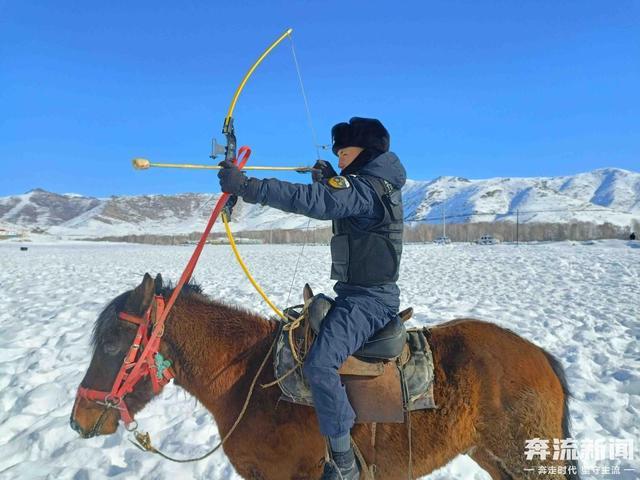 驭马雪原 新疆公安特警就是这么飒(组图)