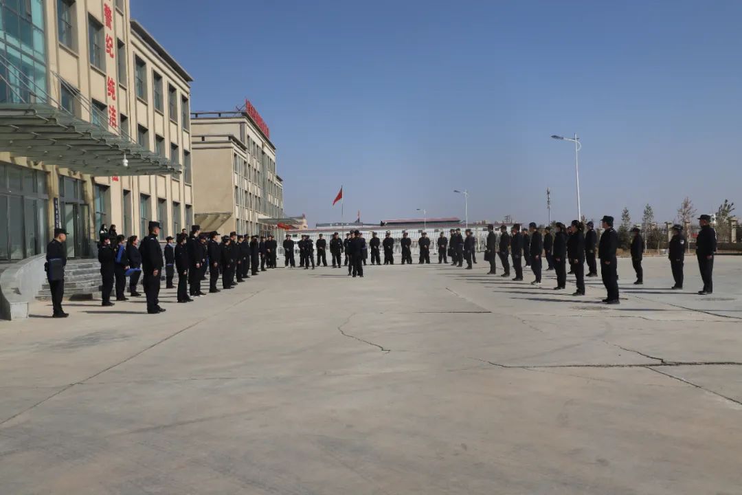 甘肃省白银市公安局组织开展最小作战单元现场处置专项训练(组图)