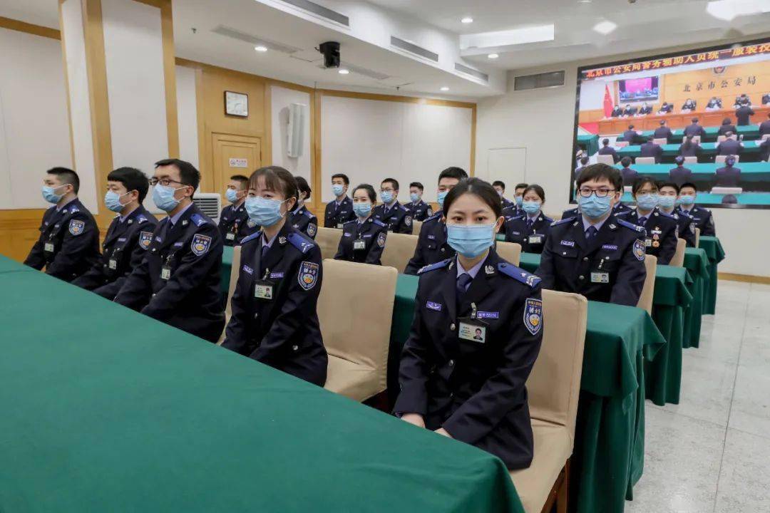 北京市公安局：为警辅人员统一配发新服装！(组图)
