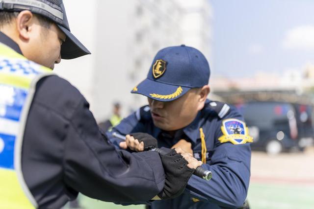 广东佛山高明：打造“身边的训练场”提升警务实战能力(组图)