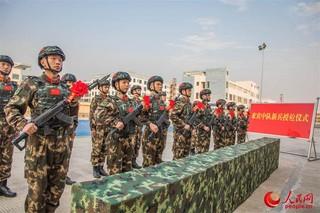 光荣时刻！直击广西武警新兵授枪仪式(组图)