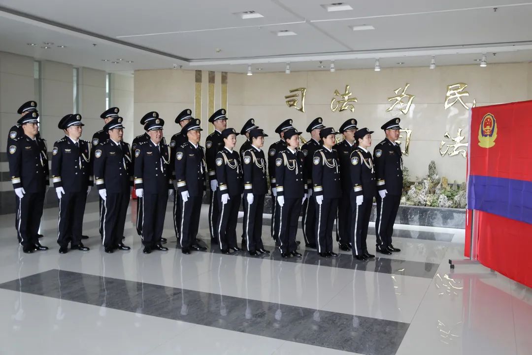 江苏宿城法院举行升国旗暨司法警察警礼服列装仪式(组图)