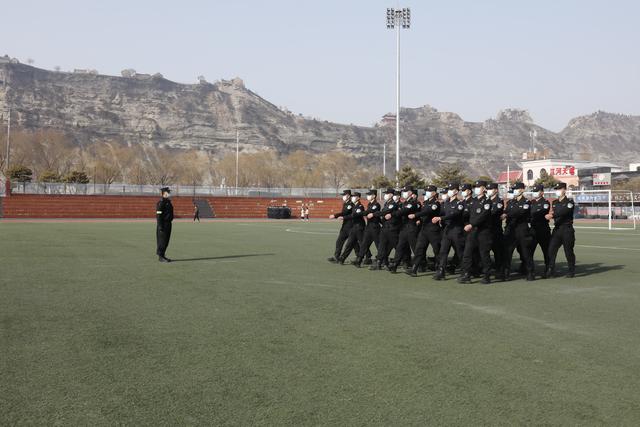 陕西榆林神木公安巡特警大队掀起春季大练兵热潮(组图)