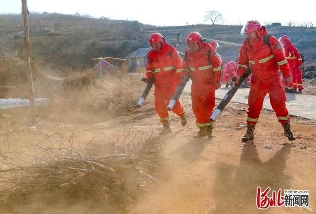 河北秦皇岛：森林防火应急演练(组图)