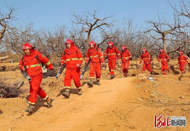 河北秦皇岛：森林防火应急演练(组图)