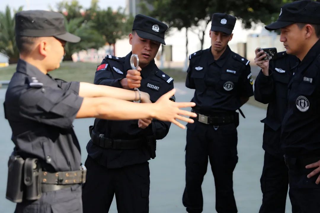 四川攀枝花：原来，特警队的“特技”是一种“肌肉记忆”(组图)