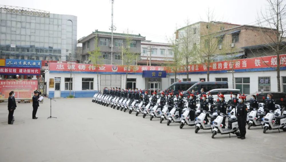 山西省临汾市公安局直属分局警用电动自行车正式“上岗”(组图)