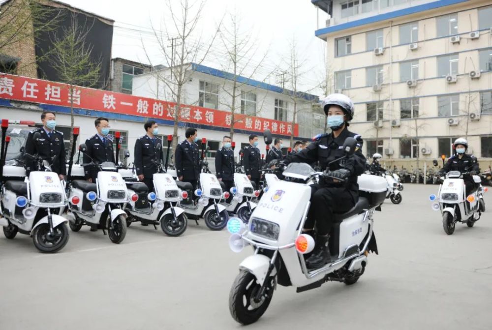 山西省临汾市公安局直属分局警用电动自行车正式“上岗”(组图)