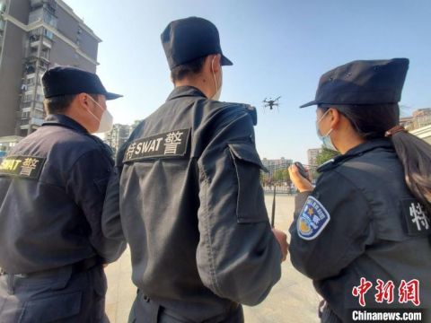 安徽铜陵公安启用警用无人机助力疫情防控(组图)