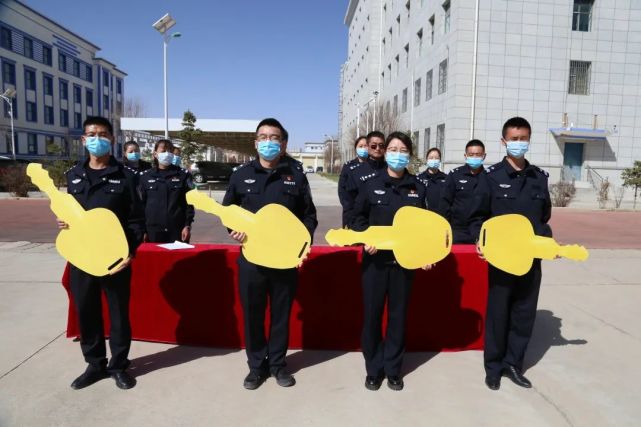 青海省海南州公安局举行警用车辆配发仪式(组图)
