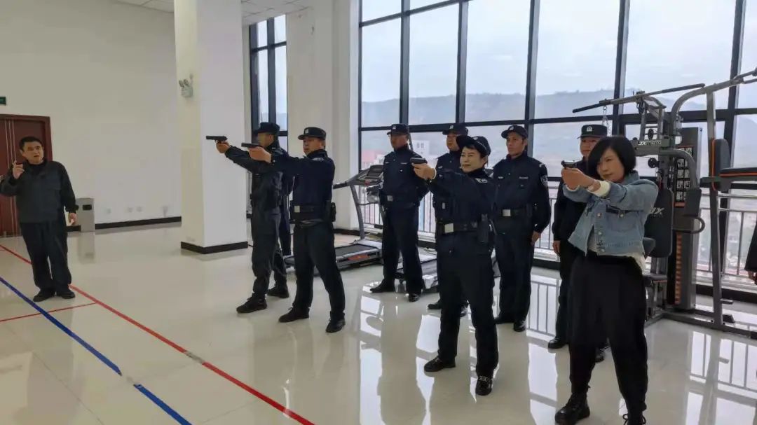 陕西省彬州市人民法院法警大队常态化训练之警用轻武器使用训练(组图)