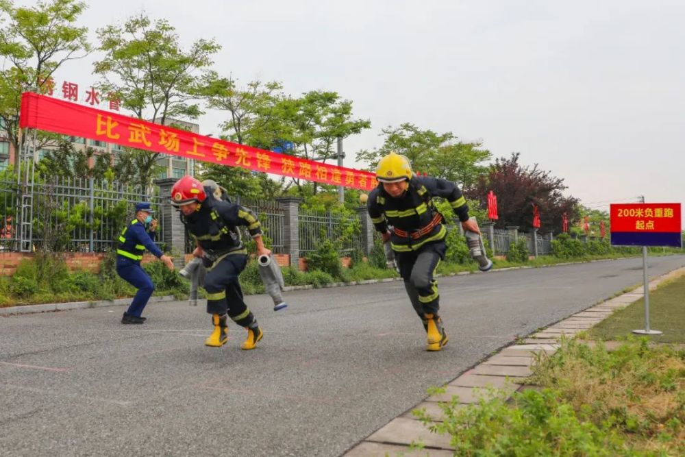 浙江衢州消防举行2022年全市消防救援队伍冬训练兵比武竞赛暨执勤岗位练兵开训动员(组图)